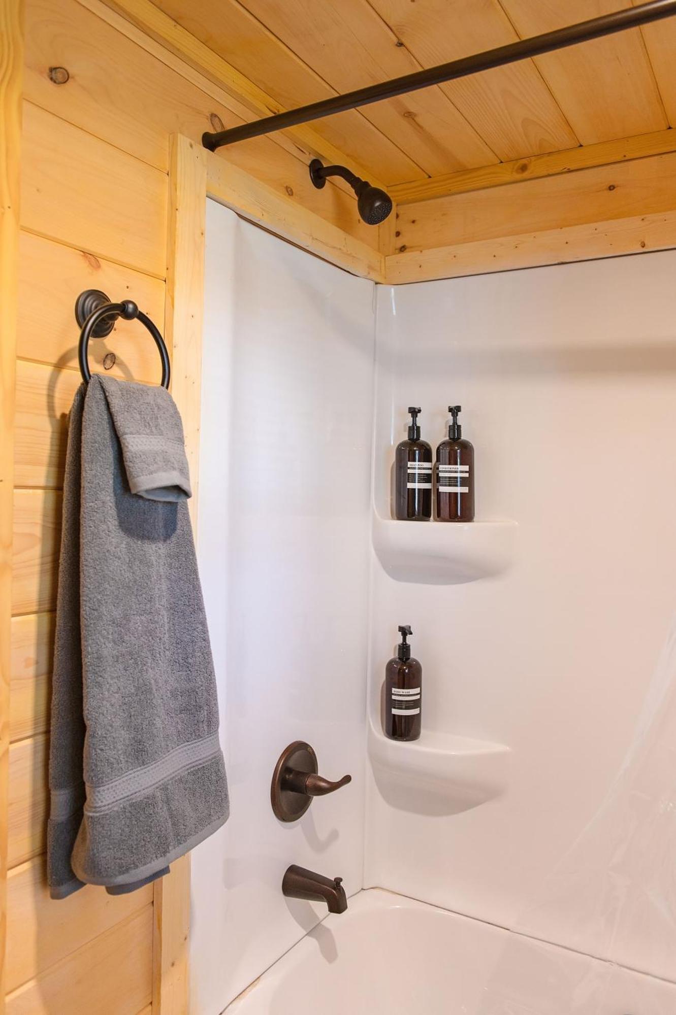 Lena Cabin Wooded Tiny Cabin - Hot Tub チャタヌーガ エクステリア 写真