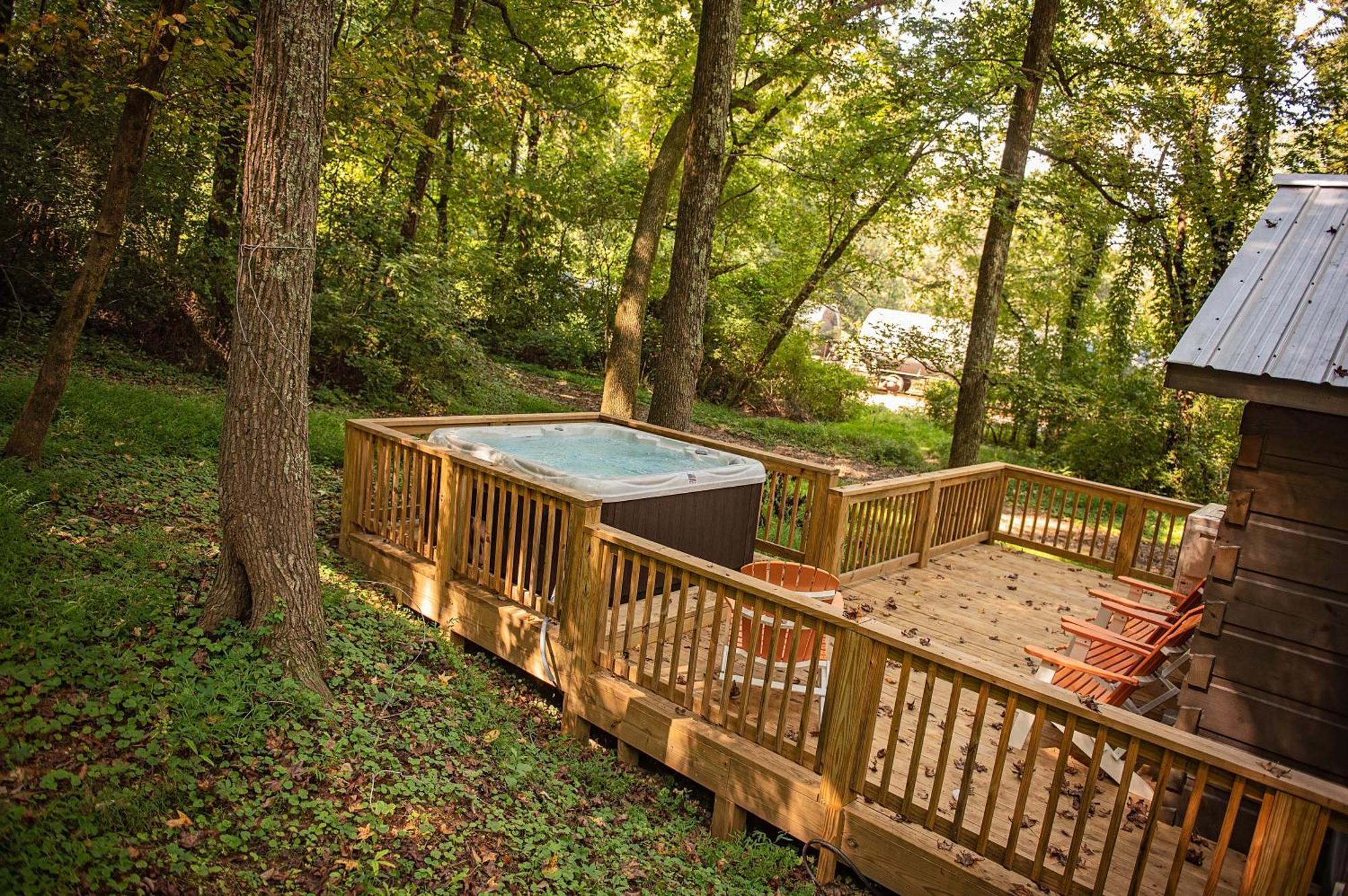 Lena Cabin Wooded Tiny Cabin - Hot Tub チャタヌーガ エクステリア 写真