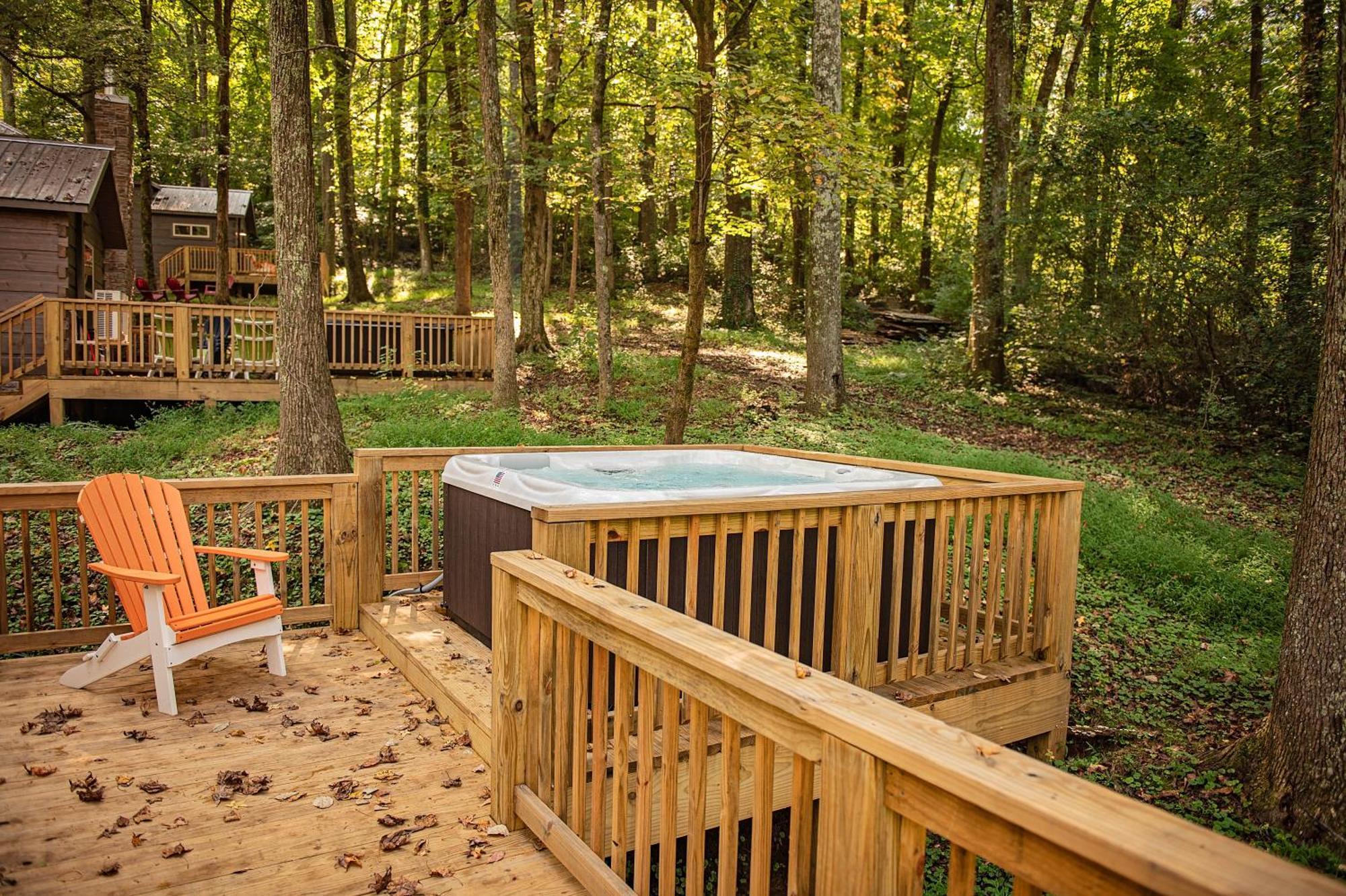 Lena Cabin Wooded Tiny Cabin - Hot Tub チャタヌーガ エクステリア 写真