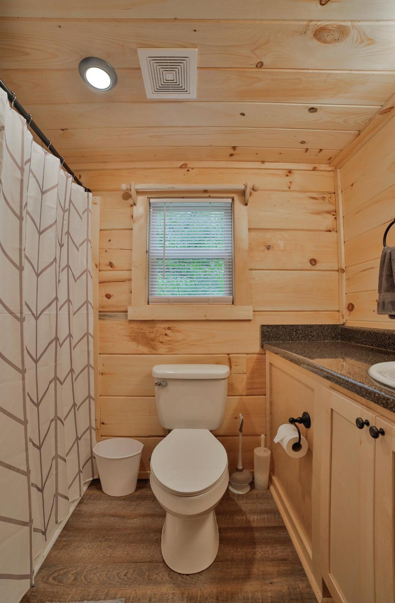 Lena Cabin Wooded Tiny Cabin - Hot Tub チャタヌーガ エクステリア 写真