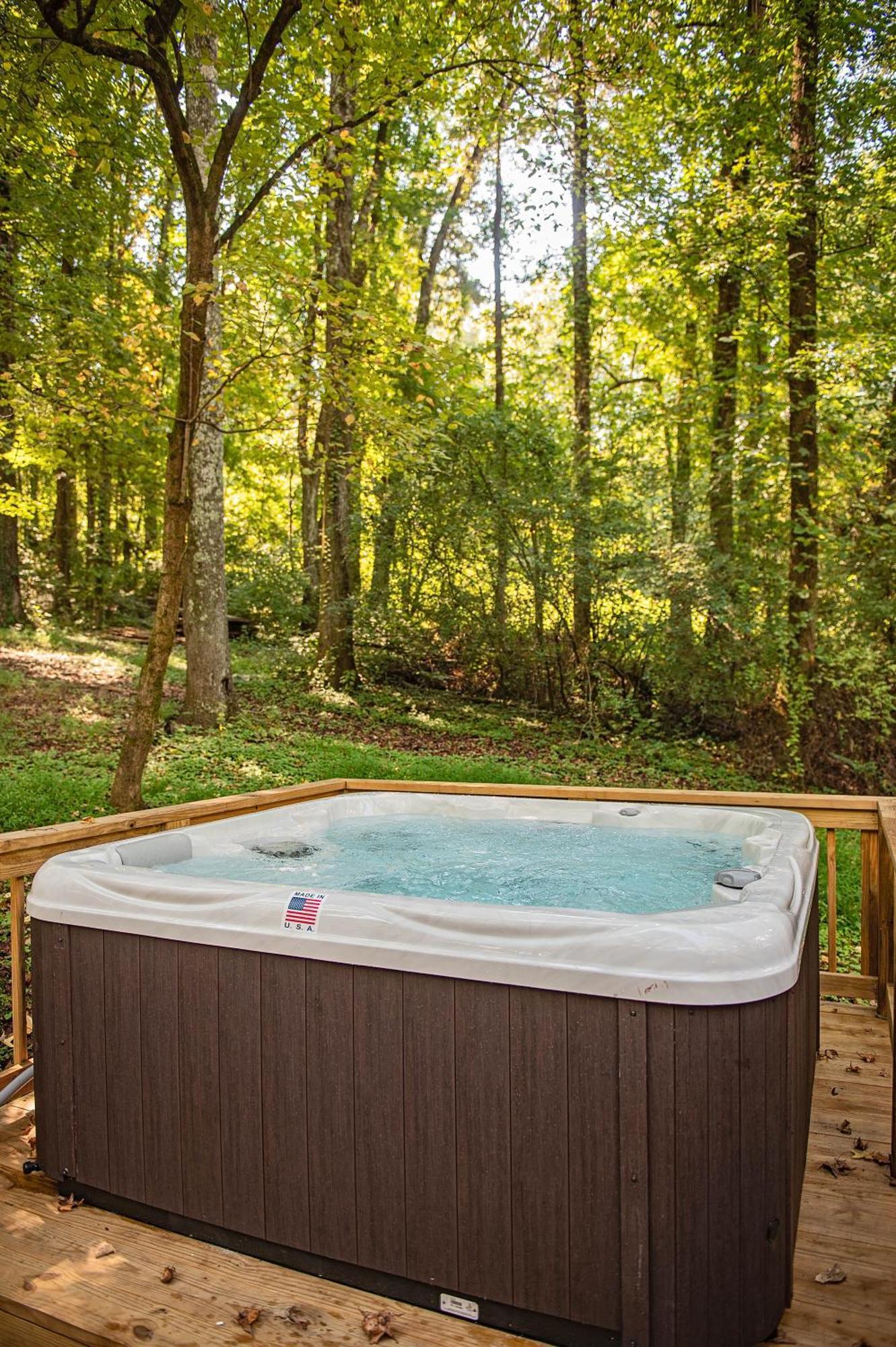 Lena Cabin Wooded Tiny Cabin - Hot Tub チャタヌーガ エクステリア 写真