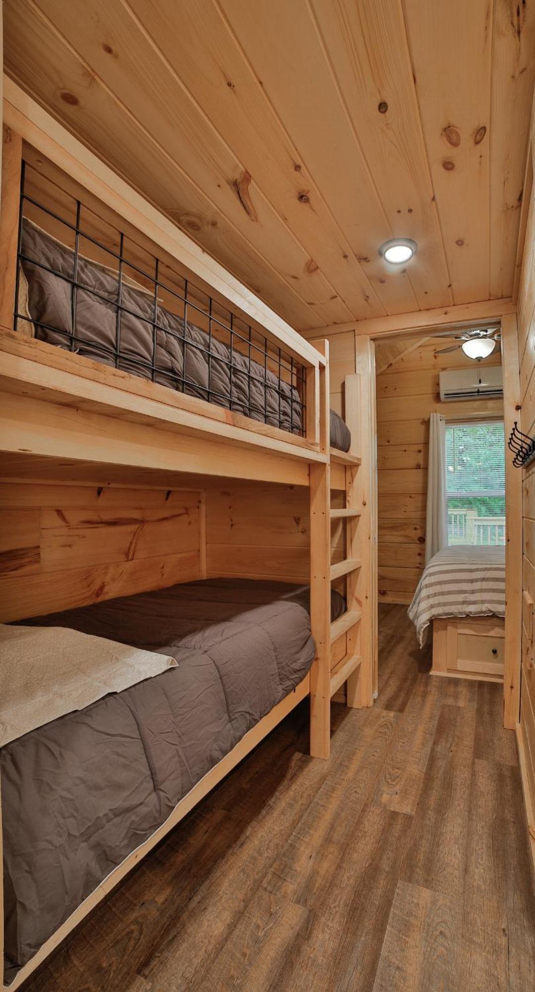 Lena Cabin Wooded Tiny Cabin - Hot Tub チャタヌーガ エクステリア 写真