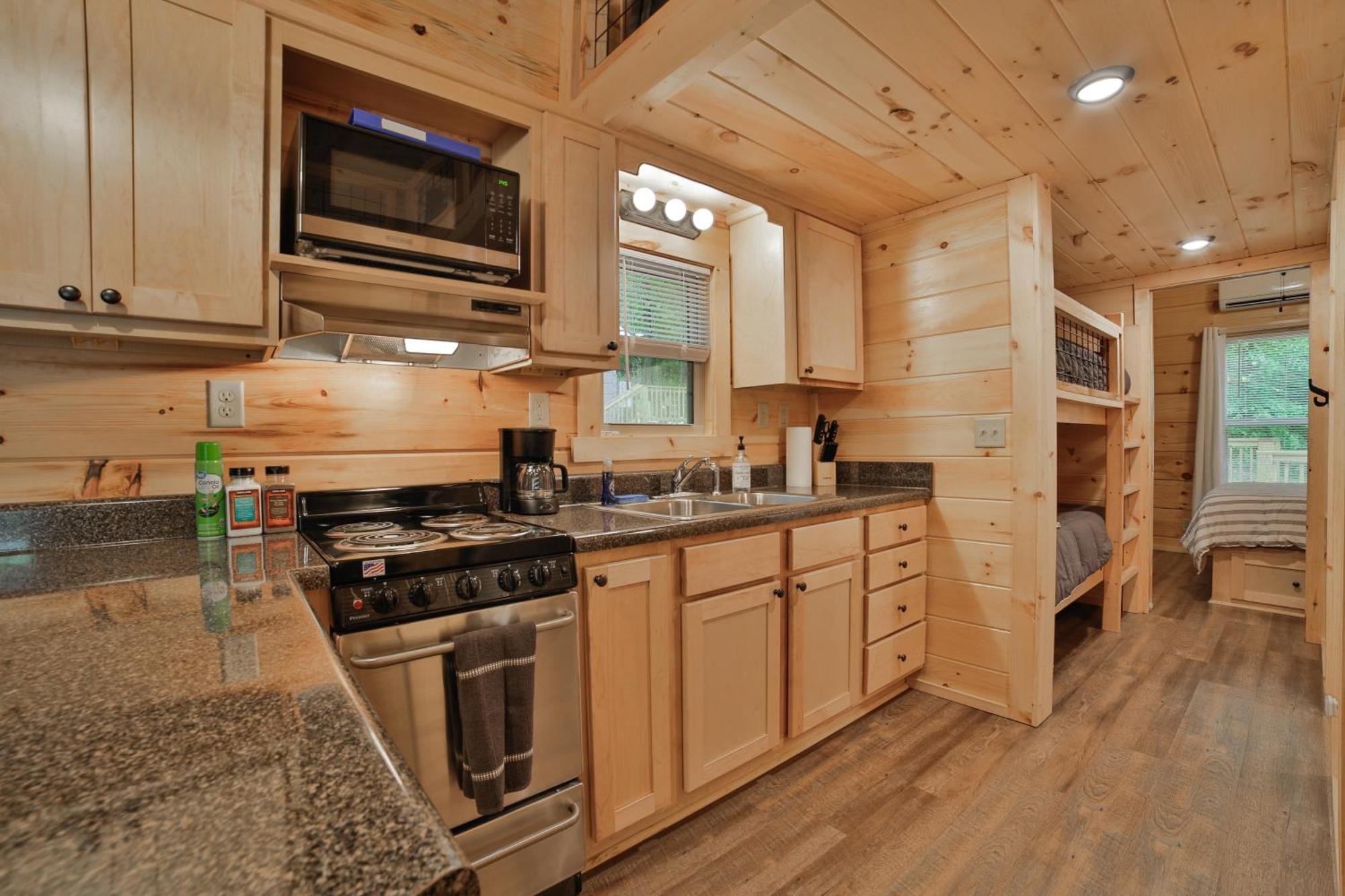 Lena Cabin Wooded Tiny Cabin - Hot Tub チャタヌーガ エクステリア 写真